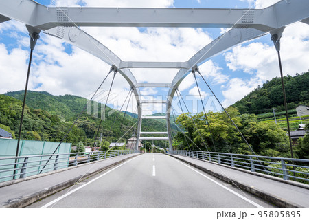 【国道438号】上山大橋を渡る 95805895