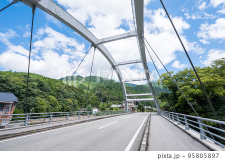 【国道438号】上山大橋を渡る 95805897