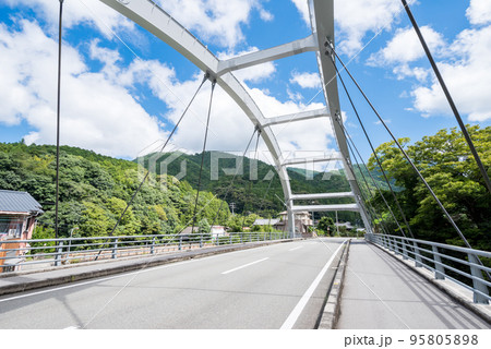 【国道438号】上山大橋を渡る 95805898