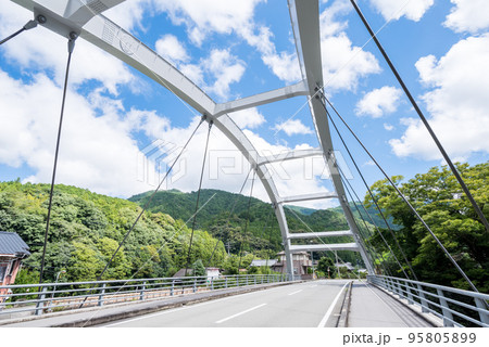 【国道438号】上山大橋を渡る 95805899