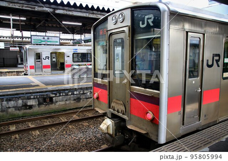 秋田新幹線の終着駅…　城下町・県都『秋田駅』に停まる701系 95805994