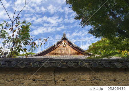 唐招提寺　土塀と本坊蔵松院 95806432