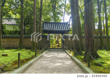 唐招提寺 鑑真和上開山御廟の門 唐招提寺 鑑真和上開山御廟の門 95806466
