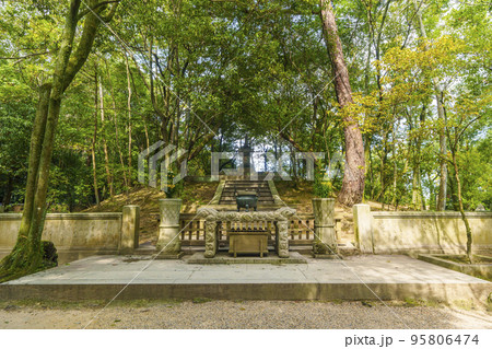 唐招提寺 鑑真和上の墓所 開山御廟 唐招提寺 鑑真和上の墓所 開山御廟 95806474