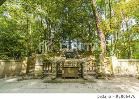 唐招提寺 鑑真和上の墓所 開山御廟 唐招提寺 鑑真和上の墓所 開山御廟 95806476