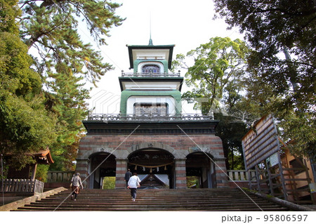 晩秋の尾山神社にて（石川県金沢市） 95806597