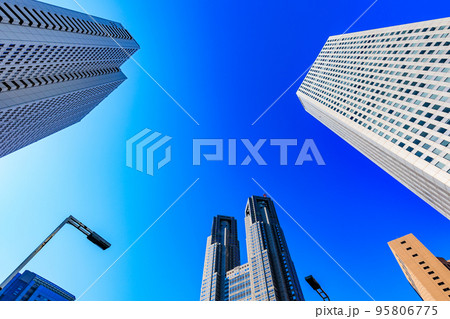 東京　新宿区の都市風景　西新宿の摩天楼 95806775