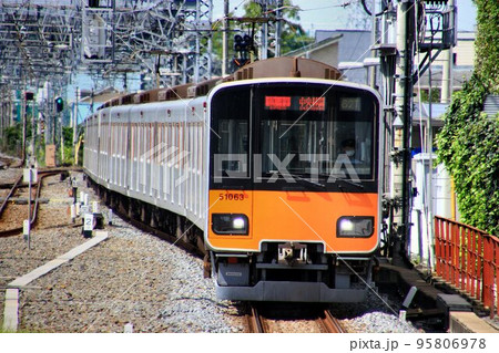 地上線を走る地下鉄【半蔵門線】直通列車　東武鉄道50000系 95806978
