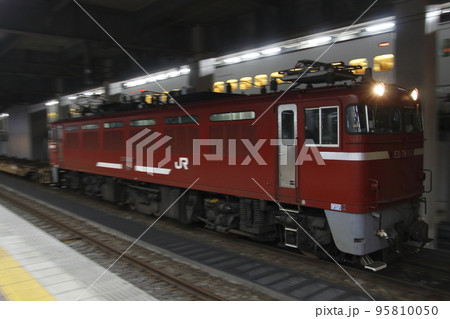 鹿児島本線を行くED76形1000番台牽引の貨物列車 95810050