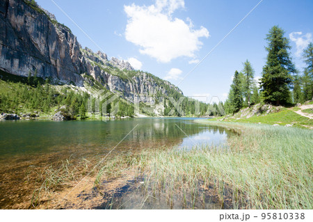 Federa alpine lake landscape, italian dolomites panorama 95810338