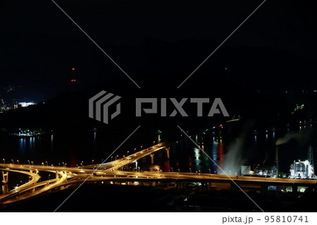 広島高速　仁保ジャンクションの夜景　黄金山より 95810741