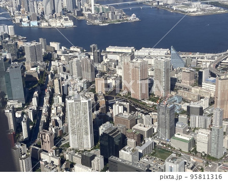 羽田発の飛行機内からの空撮 羽田発の飛行機内からの空撮 95811316