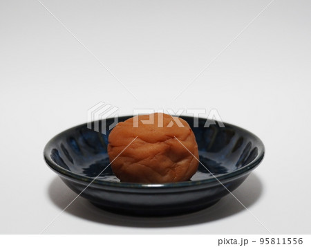 一粒の梅干し 一粒の梅干し 95811556