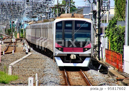 地上線を走る地下鉄【半蔵門線】 東京メトロ08系 地上線を走る地下鉄【半蔵門線】 東京メトロ08系 95817602