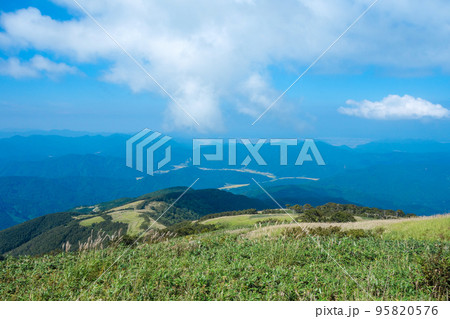 「能楽の里牧場」跡地から一望できる絶景【福井県池田町水海】 「能楽の里牧場」跡地から一望できる絶景【福井県池田町水海】 95820576