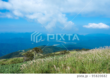 「能楽の里牧場」跡地から一望できる絶景【福井県池田町水海】 「能楽の里牧場」跡地から一望できる絶景【福井県池田町水海】 95820682