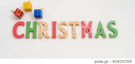 【21:9】クリスマス向けの横長飾り付けイメージ 【21:9】クリスマス向けの横長飾り付けイメージ 95820709