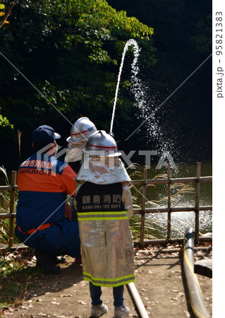 子供放水体験　鎌倉中央公園　フェスティバル2022 95821383