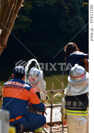 子供放水体験　鎌倉中央公園　フェスティバル2022 95821386