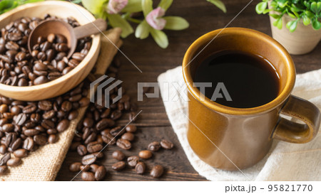 コーヒーとコーヒー豆 コーヒーとコーヒー豆 95821770