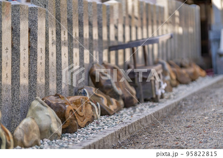 金蛇水神社 蛇紋石 霊石 直感で気に入った化石に財布をすりつけてお参り 財布にお金が入ってくる 金蛇水神社 蛇紋石 霊石 直感で気に入った化石に財布をすりつけてお参り 財布にお金が入ってくる 95822815