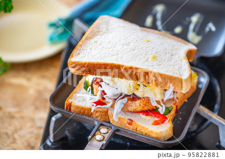 ホットサンド焼く前に入れるバター ホットサンド焼く前に入れるバター 95822881
