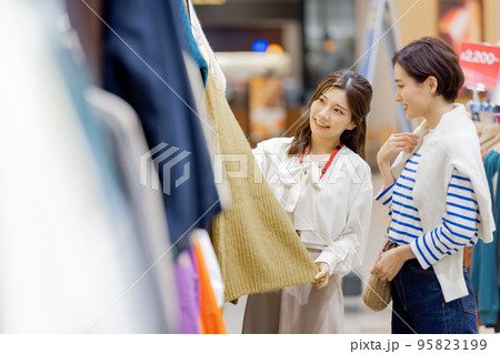 女性 アパレル ショッピング 女性 アパレル ショッピング 95823199