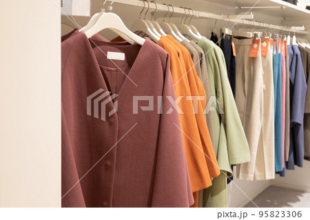 アパレル　商品棚 95823306