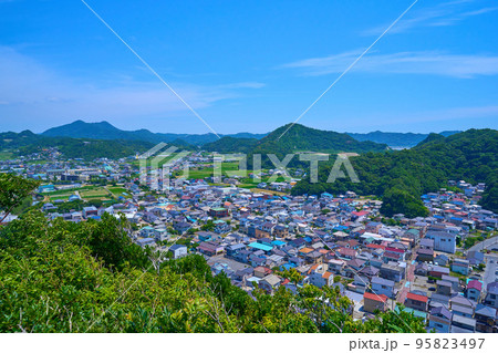千葉県鋸南町の大黒山から南東側の街と山々の展望(勝山,下佐久間,富山,天満山など) 千葉県鋸南町の大黒山から南東側の街と山々の展望(勝山,下佐久間,富山,天満山など) 95823497