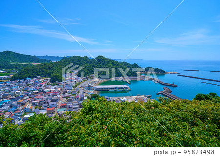 千葉県鋸南町の大黒山から南側の街と漁港の展望(勝山,勝山港など) 千葉県鋸南町の大黒山から南側の街と漁港の展望(勝山,勝山港など) 95823498