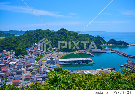 千葉県鋸南町の大黒山から南側の街と漁港の展望(勝山,勝山港など) 千葉県鋸南町の大黒山から南側の街と漁港の展望(勝山,勝山港など) 95823503