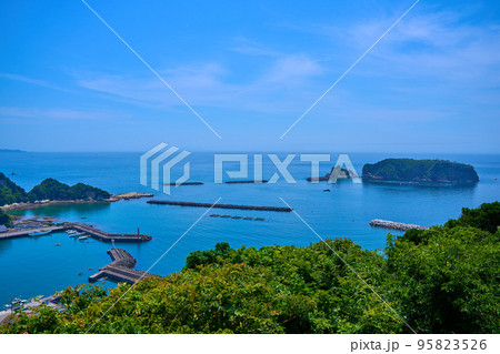 千葉県鋸南町の大黒山から南西側の漁港の展望(勝山港,大ボッケ,浮島など) 千葉県鋸南町の大黒山から南西側の漁港の展望(勝山港,大ボッケ,浮島など) 95823526
