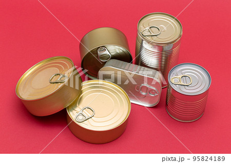 Unopened Tin Cans with Blank Edges on Red Background 95824189