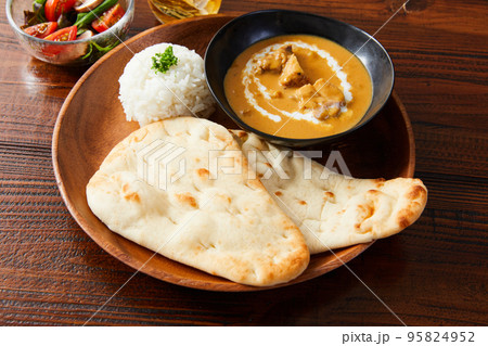 チキンカレー バターチキンカレー カレー カレーライス ナン チキンカレー バターチキンカレー カレー カレーライス ナン 95824952