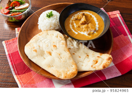チキンカレー バターチキンカレー カレー カレーライス ナン  チキンカレー バターチキンカレー カレー カレーライス ナン  95824965