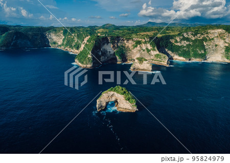 Coastline with rocky cliffs and ocean in Nusa Penida. Aerial view of island 95824979