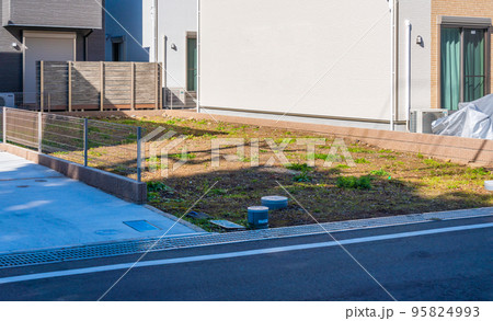 新築住宅街の更地風景 95824993
