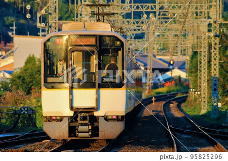 夕方の近鉄大阪線大和朝倉駅 9020系 夕方の近鉄大阪線大和朝倉駅 9020系 95825296