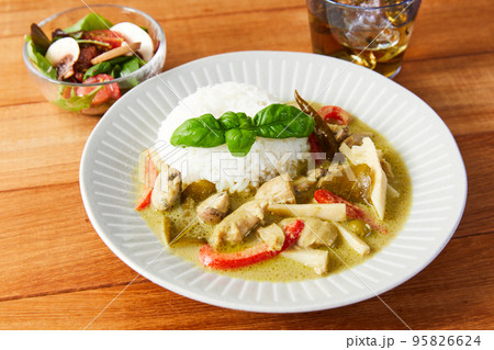 グリーンカレー　タイカレー　タイ料理　カレー　カレーライス　 95826624