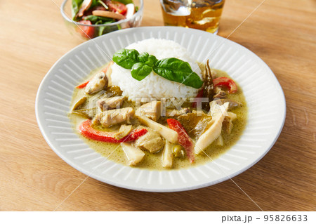 グリーンカレー　タイカレー　タイ料理　カレー　カレーライス　 95826633