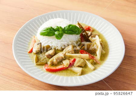 グリーンカレー　タイカレー　タイ料理　カレー　カレーライス　 95826647