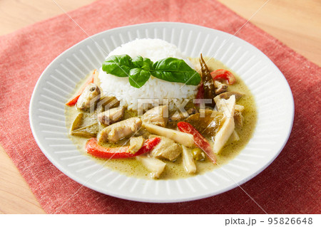 グリーンカレー　タイカレー　タイ料理　カレー　カレーライス　 95826648