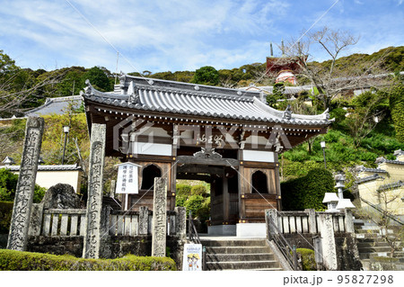 第23番札所 医王山 無量寿院 薬王寺(仁王門)　【徳島県海部郡美波町】 95827298