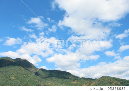 初秋の山と空 初秋の山と空 95828085