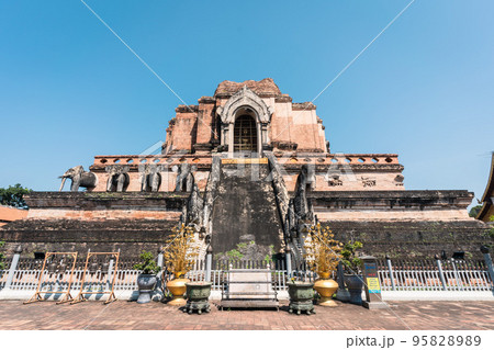 タイ北部チェンマイの観光名所ワットチェルディアン 95828989