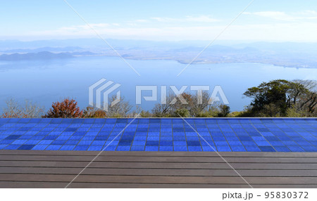 びわ湖テラスから眺める琵琶湖の風景、滋賀県の琵琶湖テラス 95830372