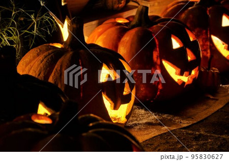 ハロウィンのナイトランタン ハロウィンのナイトランタン 95830627