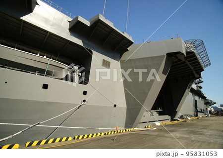 国際観艦式2022」 護衛艦いずも デッキサイド式エレベーター 国際観艦式2022」 護衛艦いずも デッキサイド式エレベーター 95831053