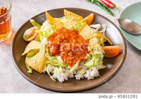 沖縄料理 タコライス 沖縄料理 タコライス 95831291