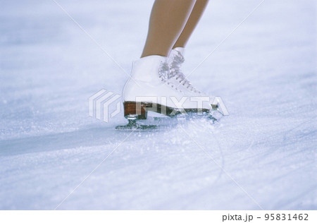 Skate on ice 95831462
